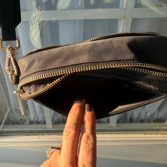 Lululemon Everywhere Crossbody Bag - Picture 4 of 11